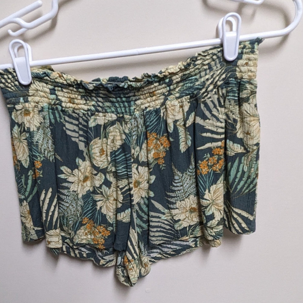BeBop Floral Crinkle Short - Picture 5 of 9